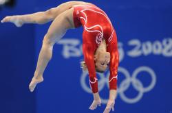 开云体育APP下载-双线争锋，F1年度争冠焦点战与76人碾压新疆队的竞技启示