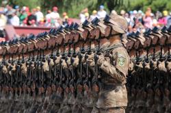 开云体育在线-年度焦点之战，当绿茵成为史诗的注脚，姆巴佩完成里程碑