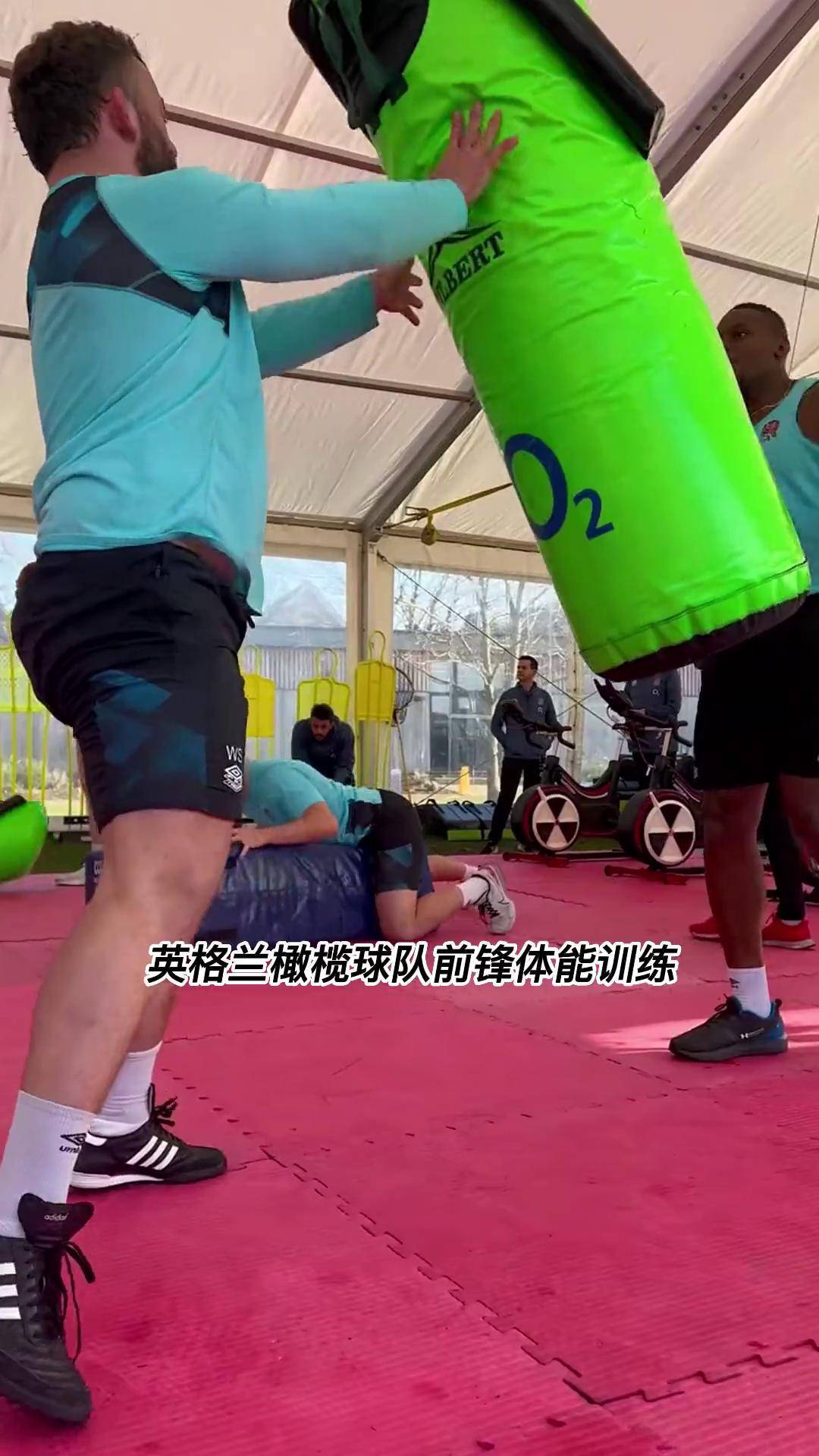 英格兰前锋训练不力，教练发出警告