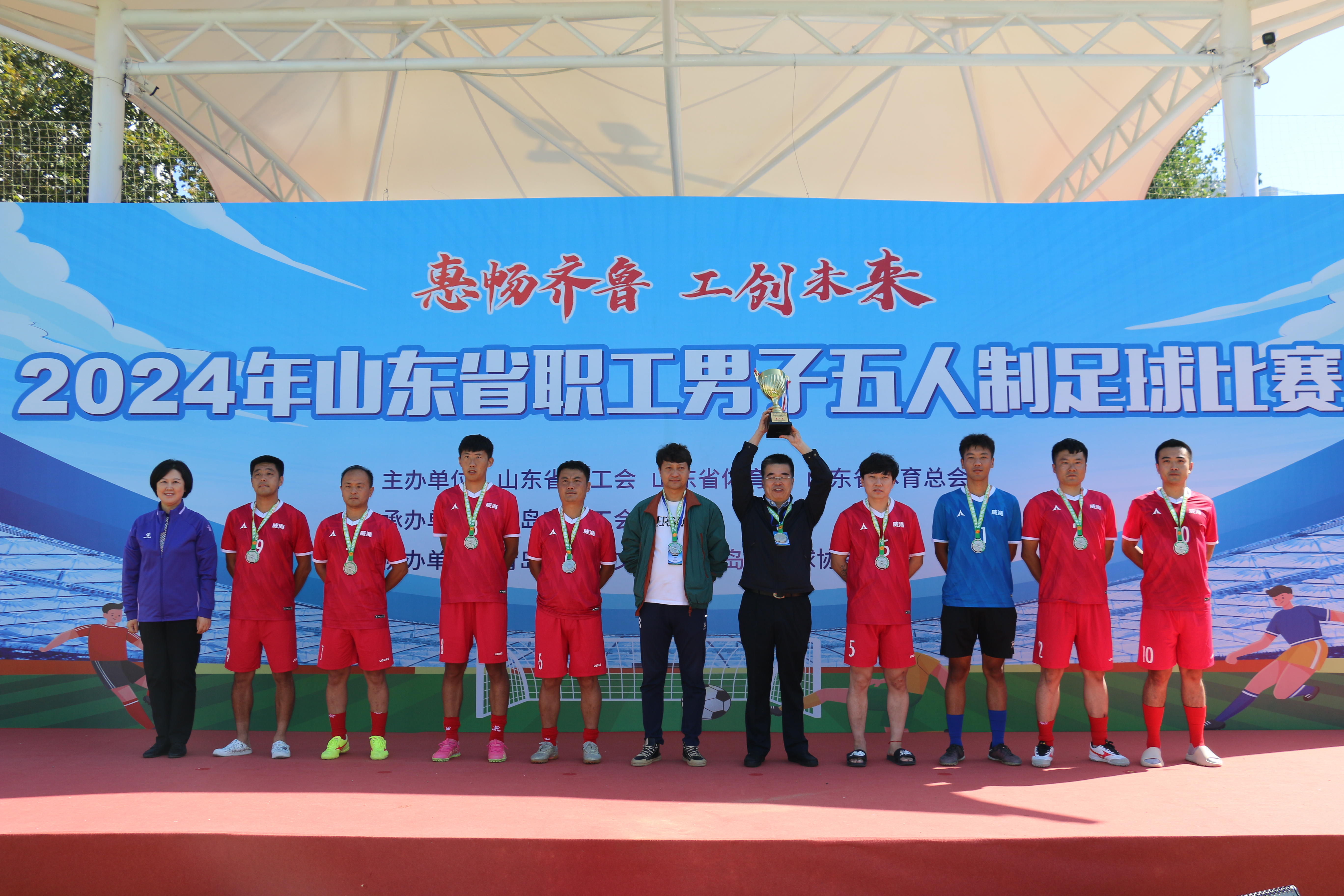 包含足坛赛场再掀风云，团队协作惊艳全场的词条
