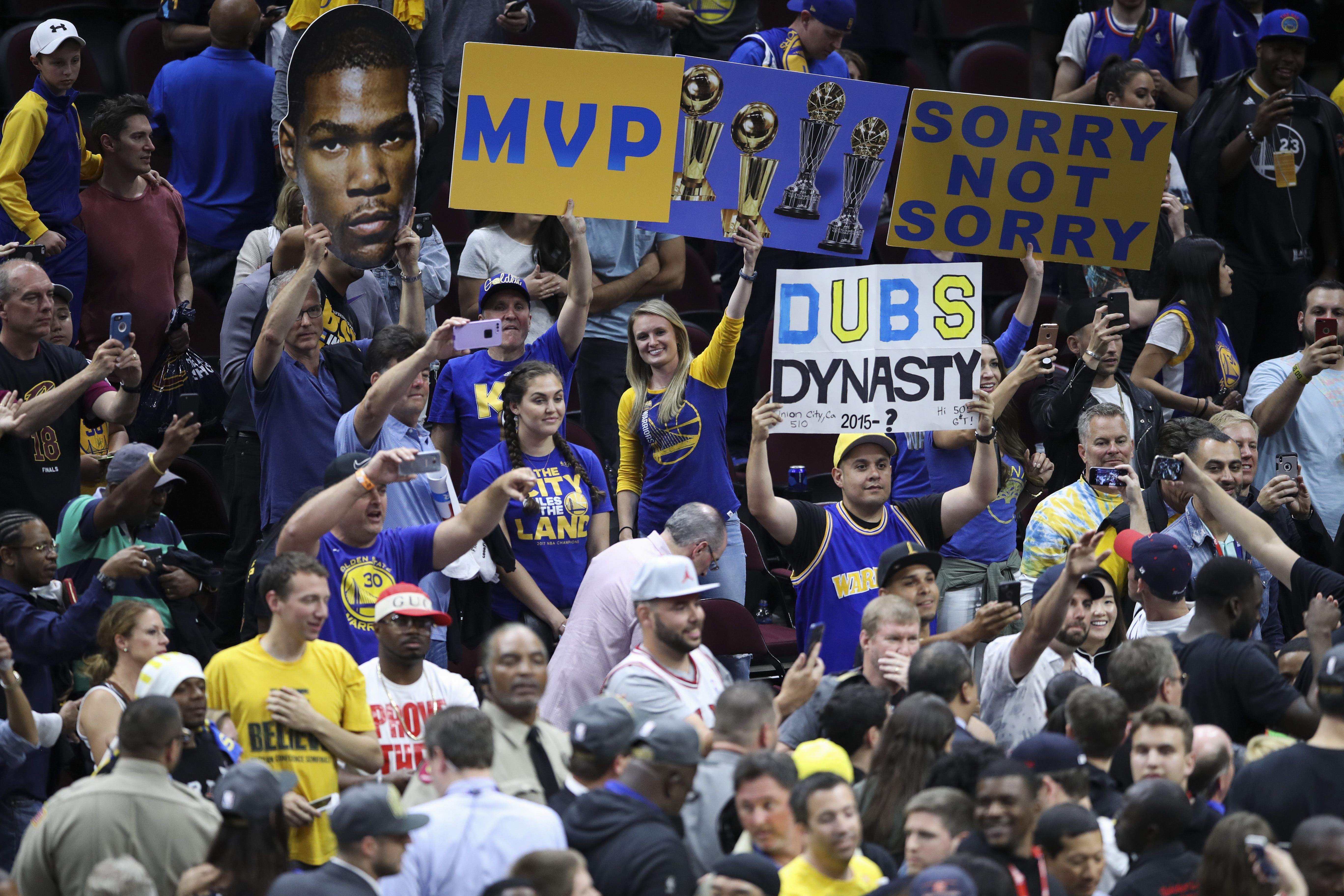 勇士时隔一年再度登顶总冠军赛的简单介绍 勇士时隔一年再度登顶总冠军赛的简单介绍