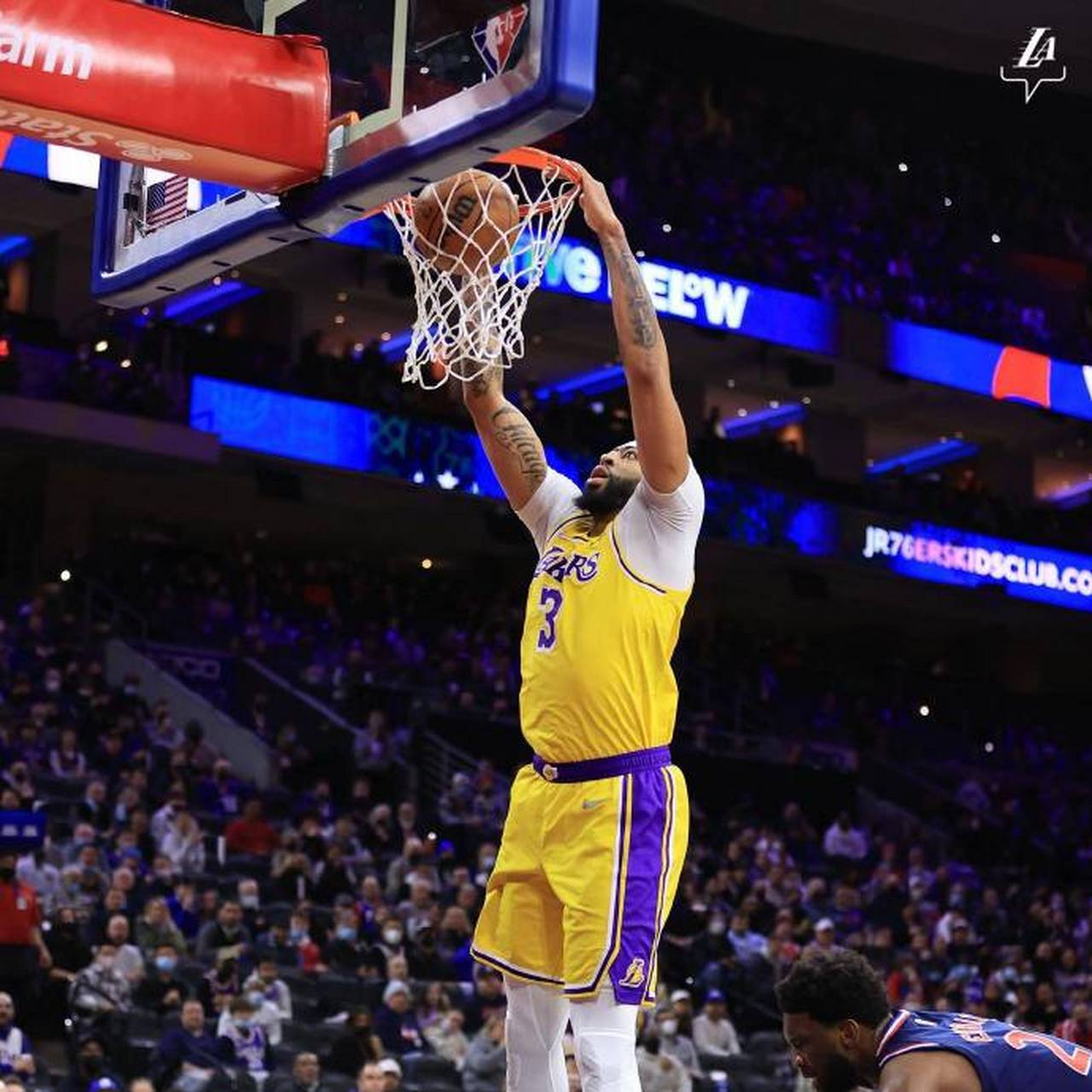 新疆队险胜魔术,恩比德状态火热 新疆队险胜魔术,恩比德状态火热