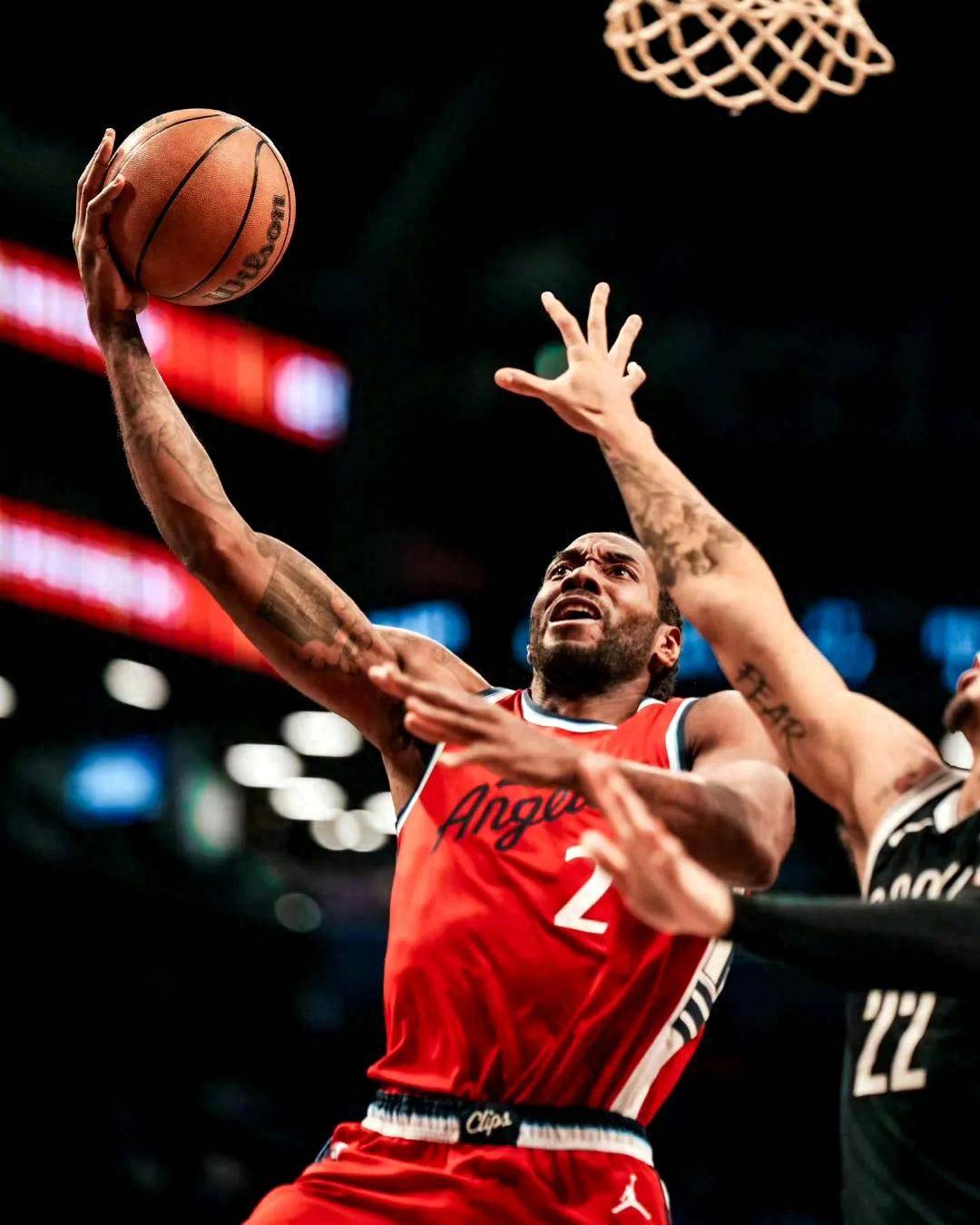 鹈鹕逆转吉林队，伦纳德高光表现