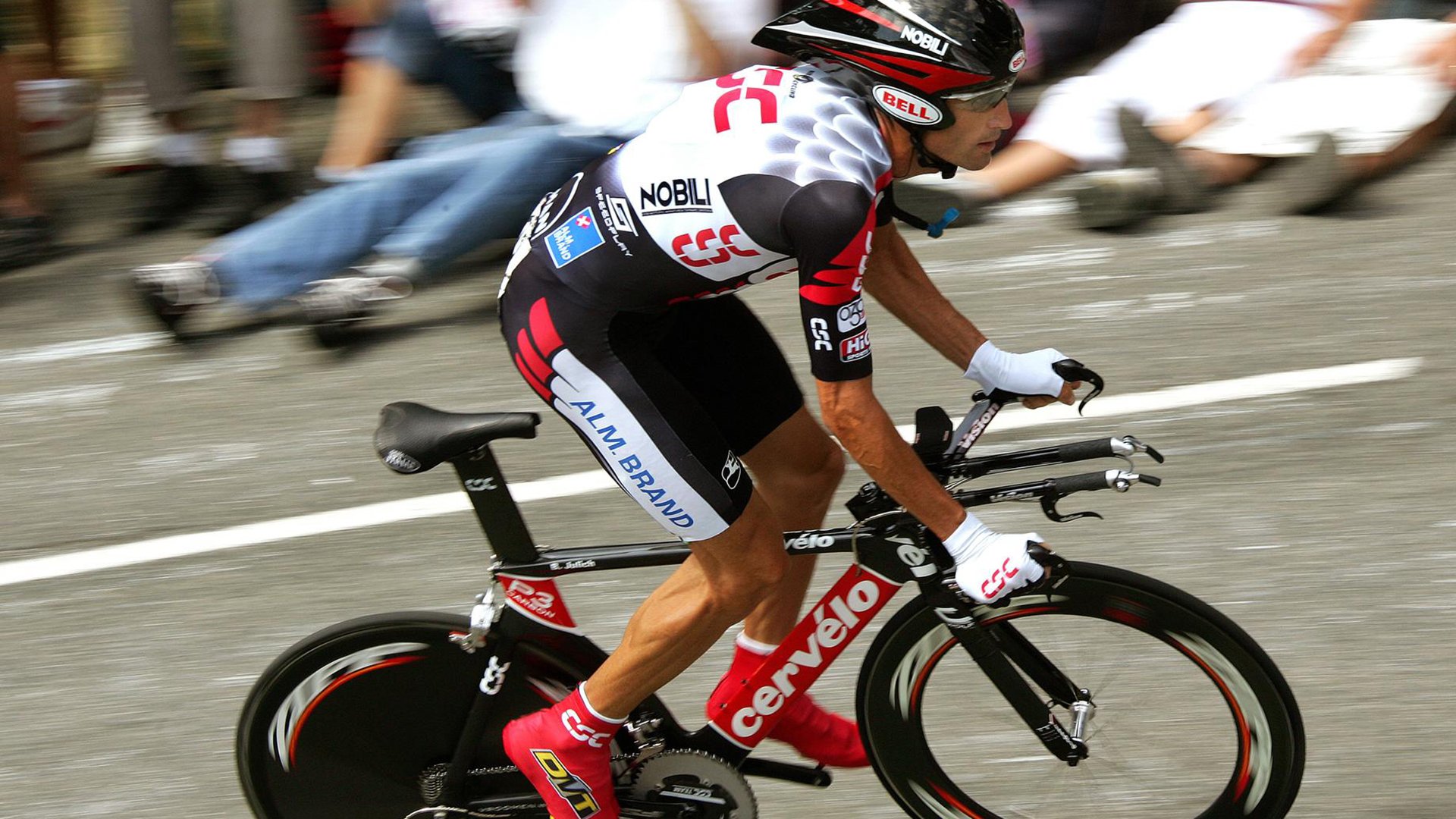 绿茵争锋与篮坛激战,德比鏖战与高原风暴的交响